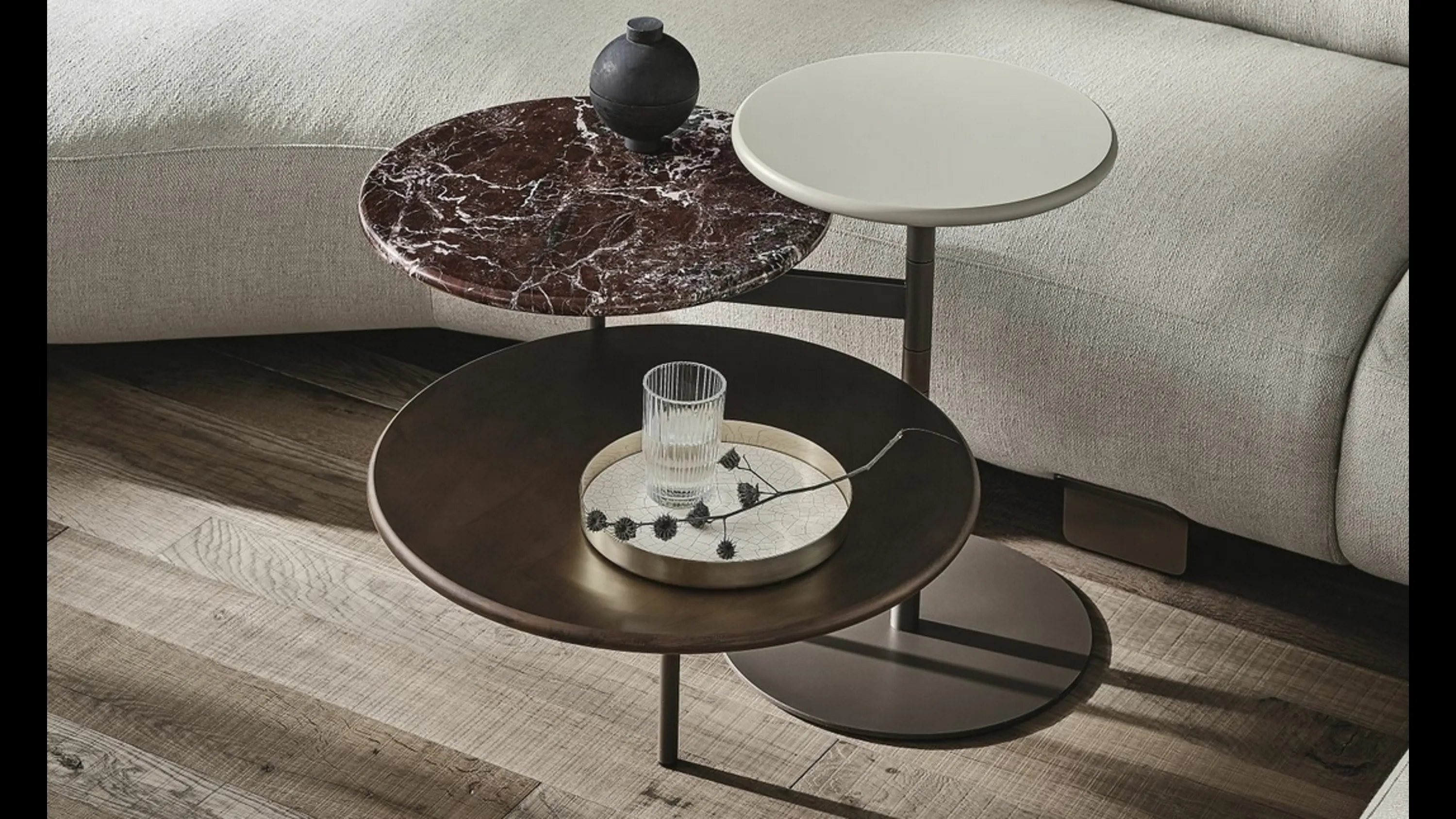 Tavolino Tris con struttura in metallo e piani in MDF e marmo di Ditre Italia