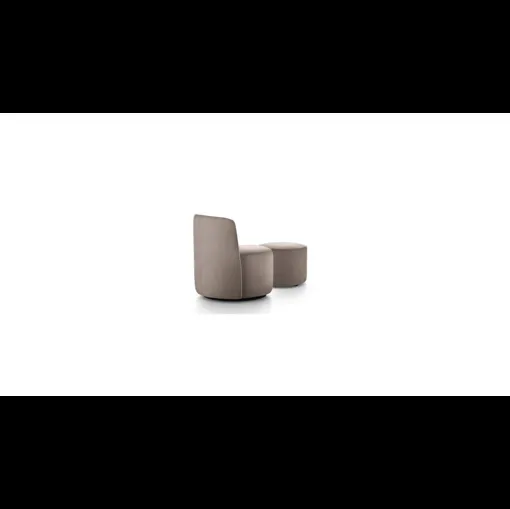 Poltroncina dalla forma rotonda e morbidamente imbottita Chloè di Ditre Italia