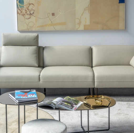 Divano lineare in pelle 4U di Calia